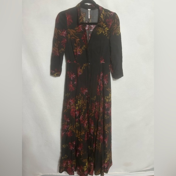 Rare Free People After The Storm Black Red Floral Print Boho Maxi Shirt
Dress 4 - Picture 5 of 11